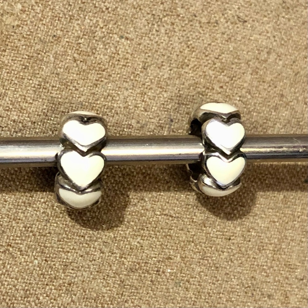 Two 🆕 Brighton Ring of Hearts spacers Narrow beads Off white enamel Retired